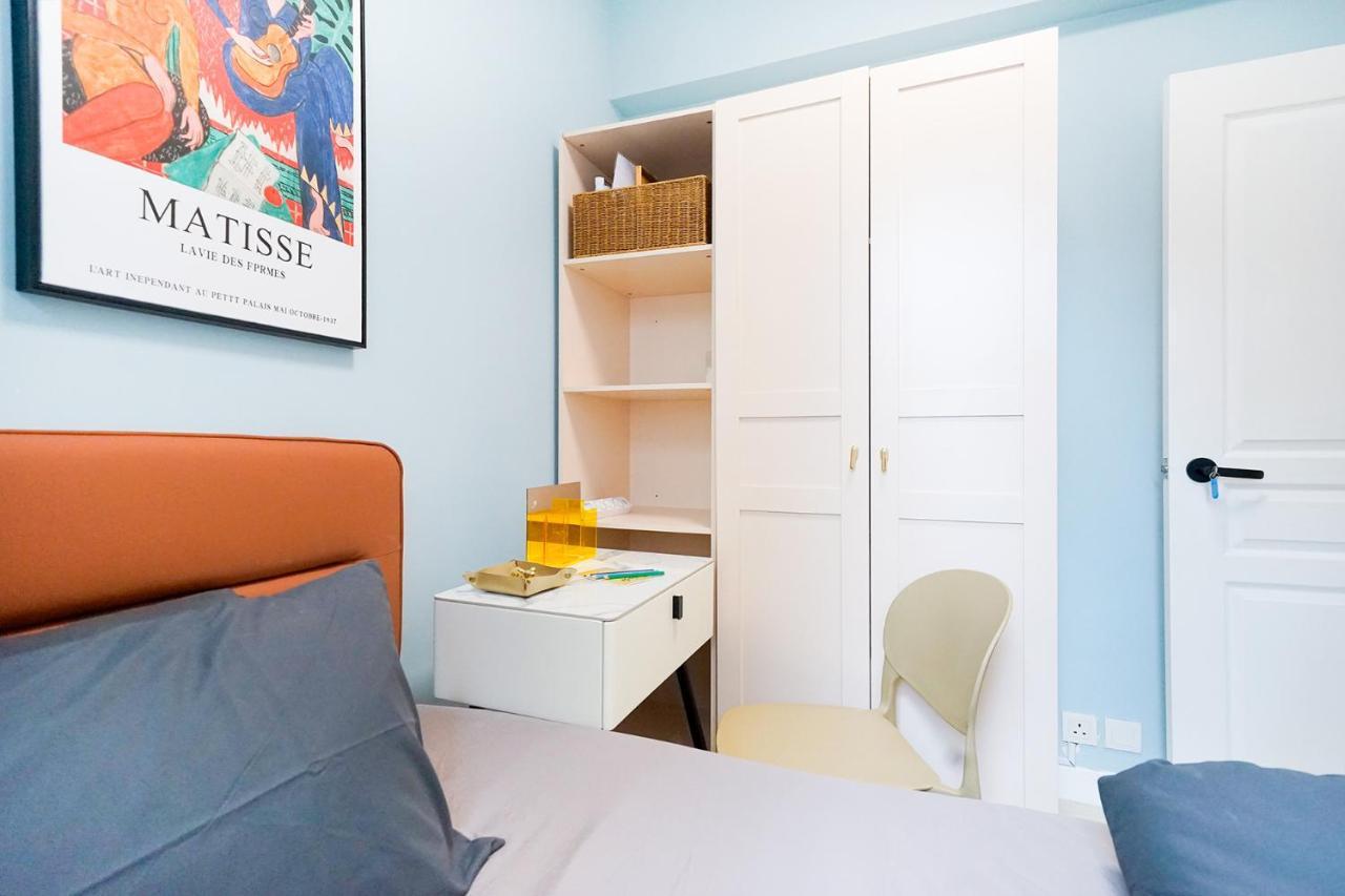 Student - Lockhart Road 137 Hong Kong
