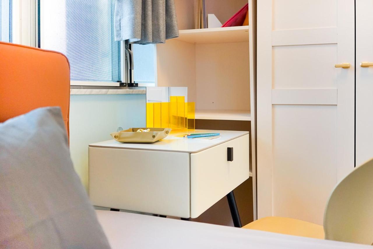 Student - Lockhart Road 137 Homestay Hong Kong
