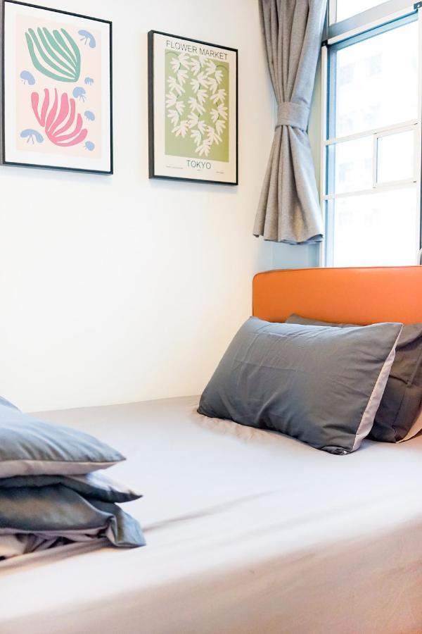 Student - Lockhart Road 137 Homestay Hong Kong