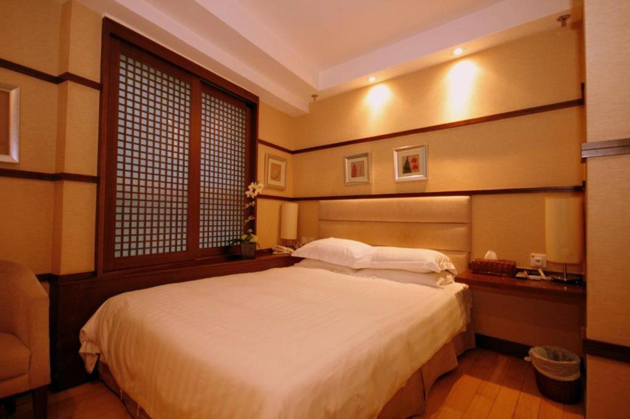 Mingle At The Eden Hong Kong