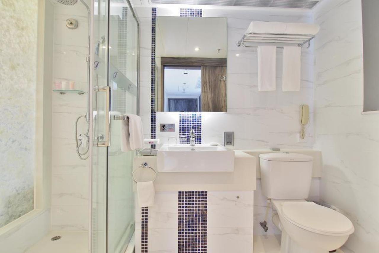 Hotel The Bauhinia - Tsim Sha Tsui