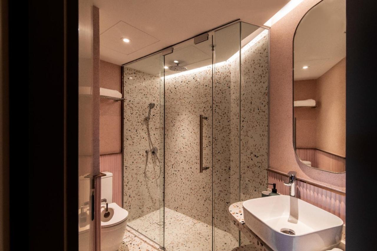 Hillwood House * Hong Kong