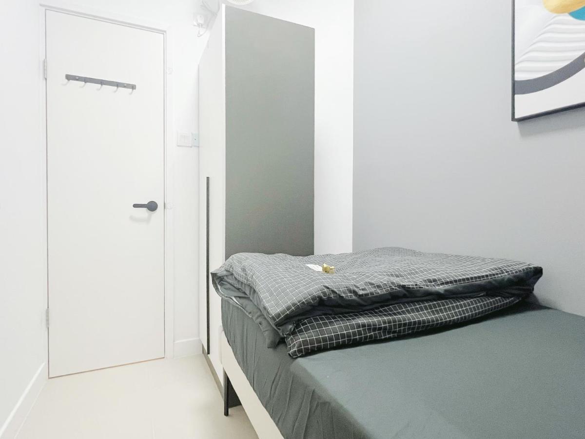 Student - 5 Man Cheong Street Hostel *