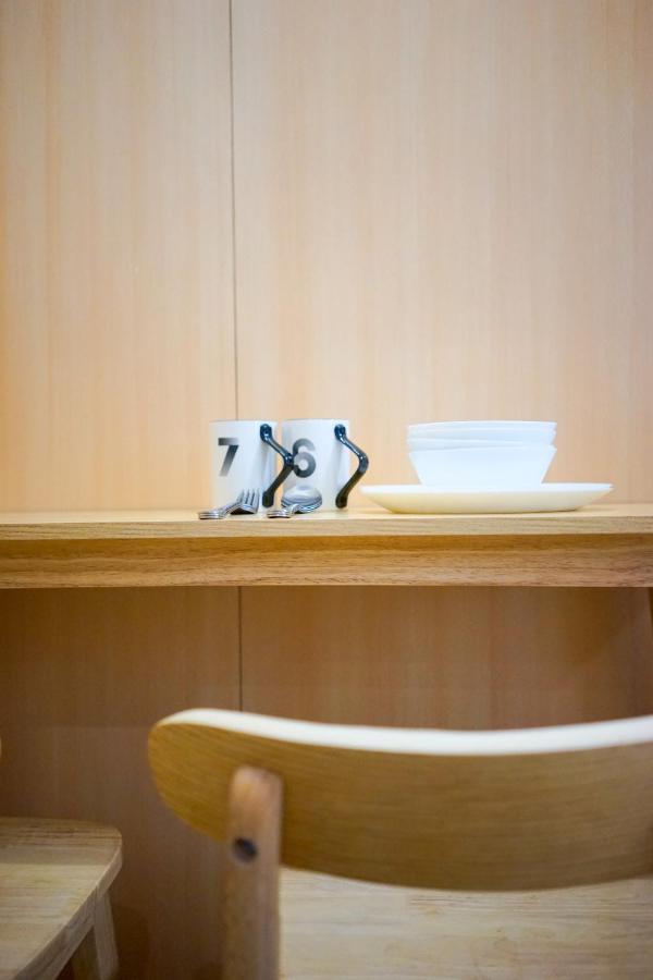Student - 276 Gloucester Road * Hong Kong