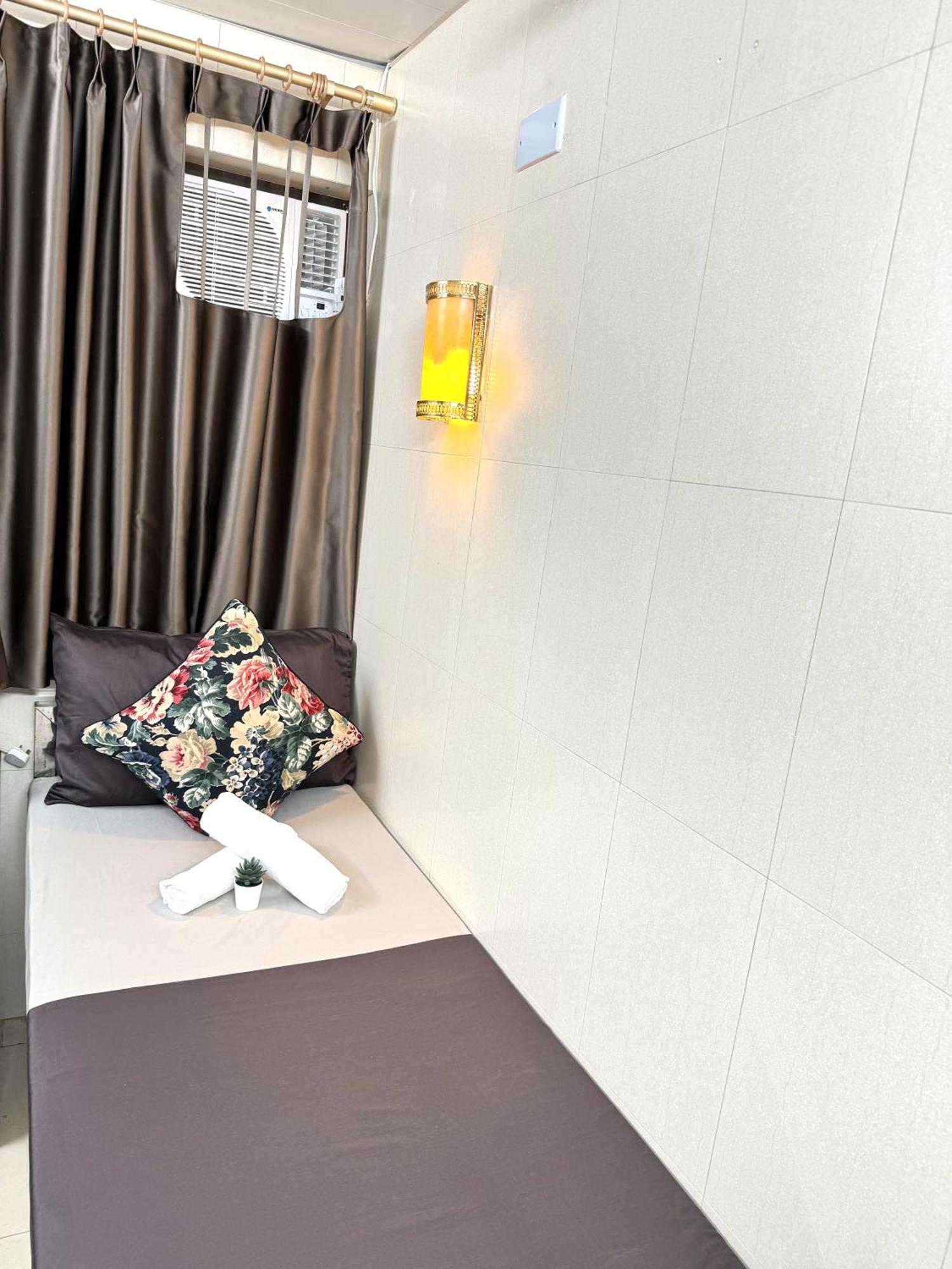 International Hotel *