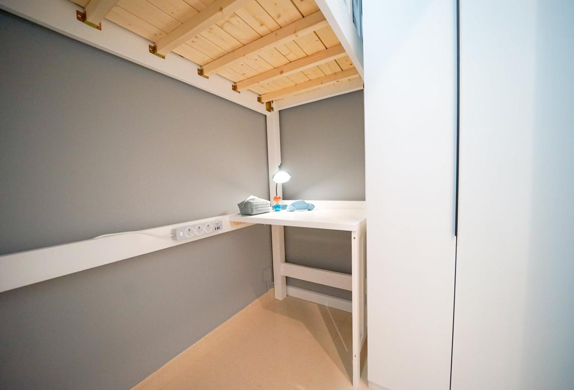 Student - 294 Hennessy Road * Hong Kong