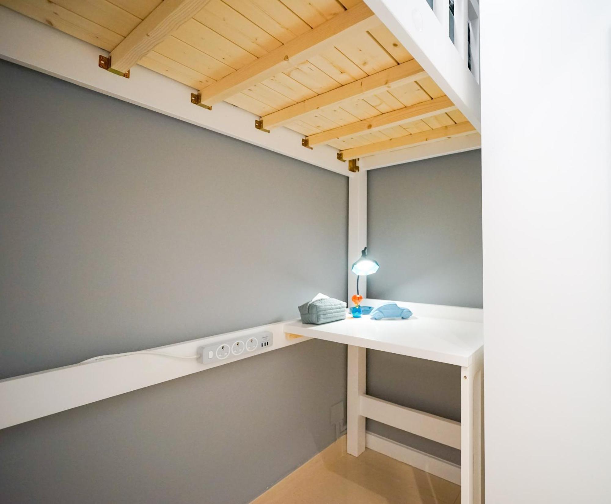 Student - 294 Hennessy Road Homestay