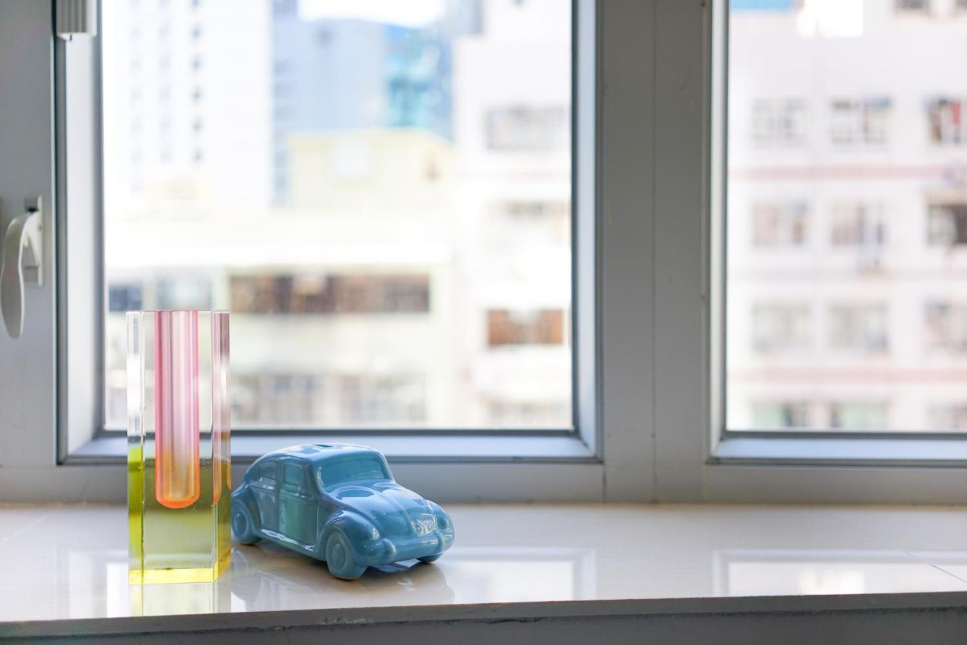 Student - 294 Hennessy Road * Hong Kong