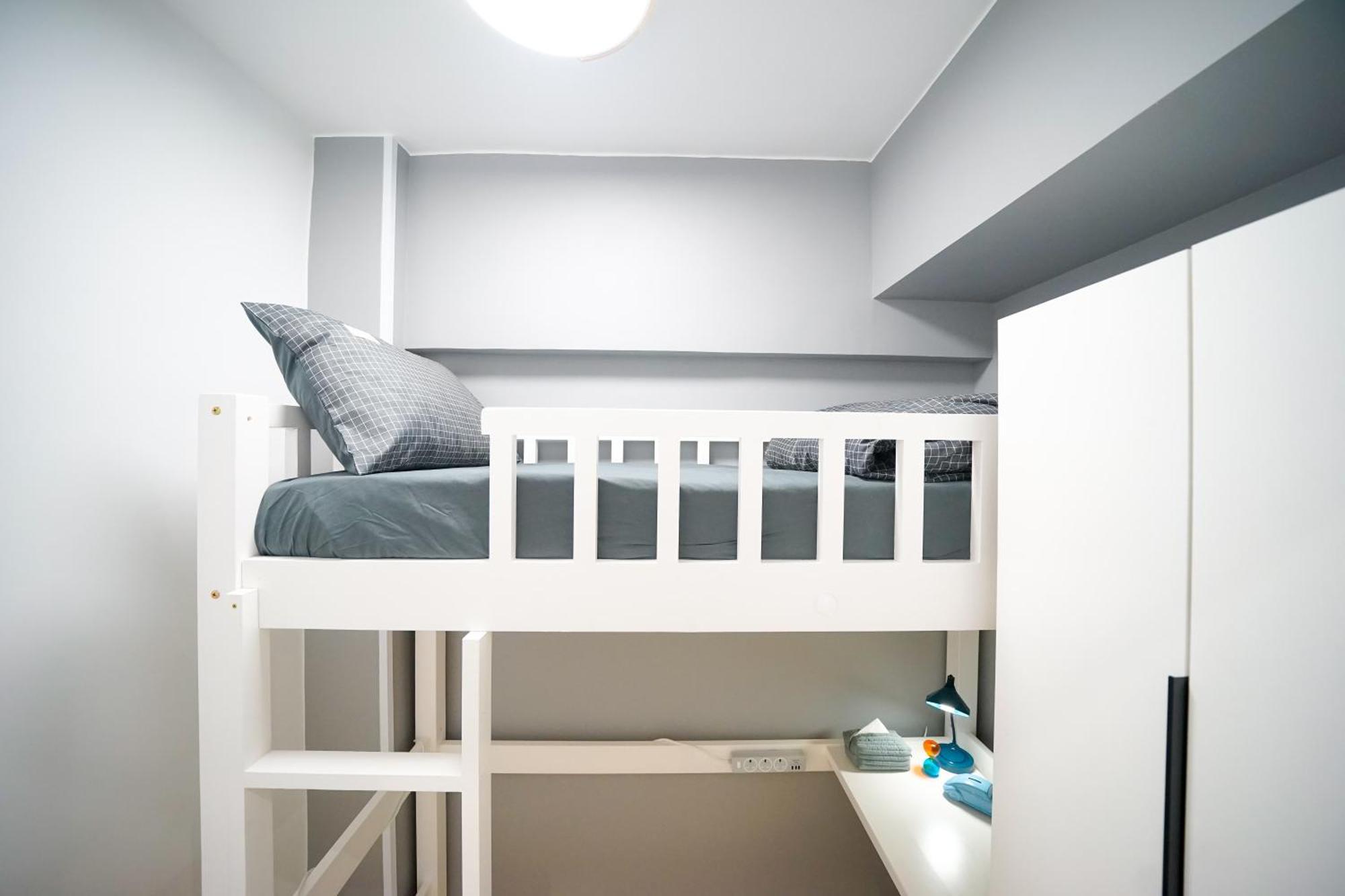Student - 292 Hennessy Road * Hong Kong