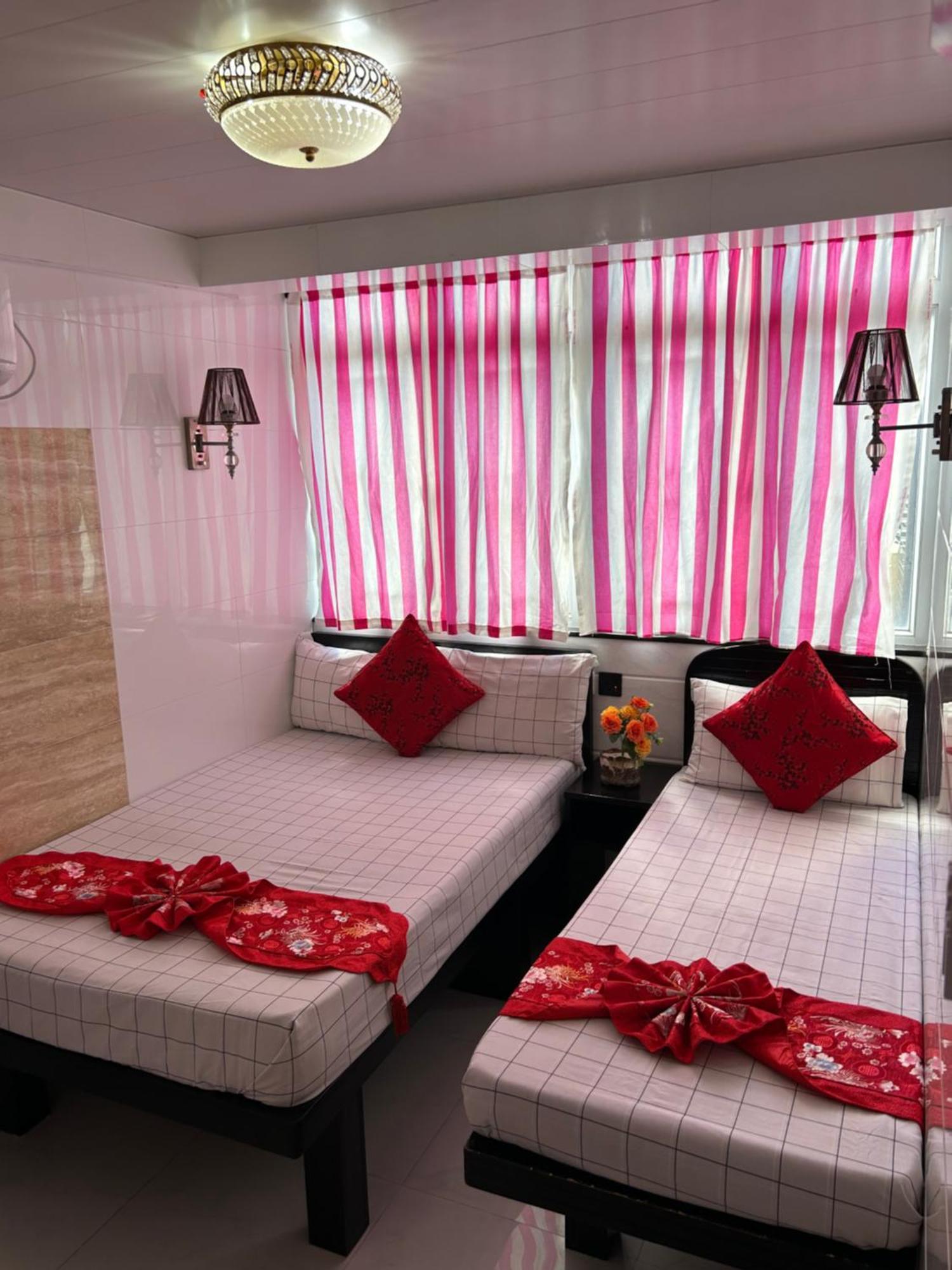 Manila Lounge *