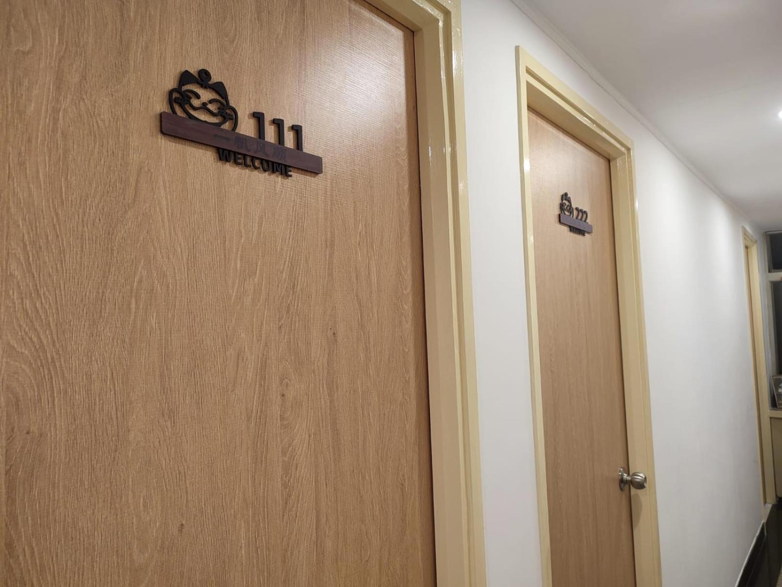 Homestay 24fall港碩香港旺角短租月租hkd8500共享民宿近旺角站唐樓無電梯高樓層大窗戶舒適乾淨 Hong Kong