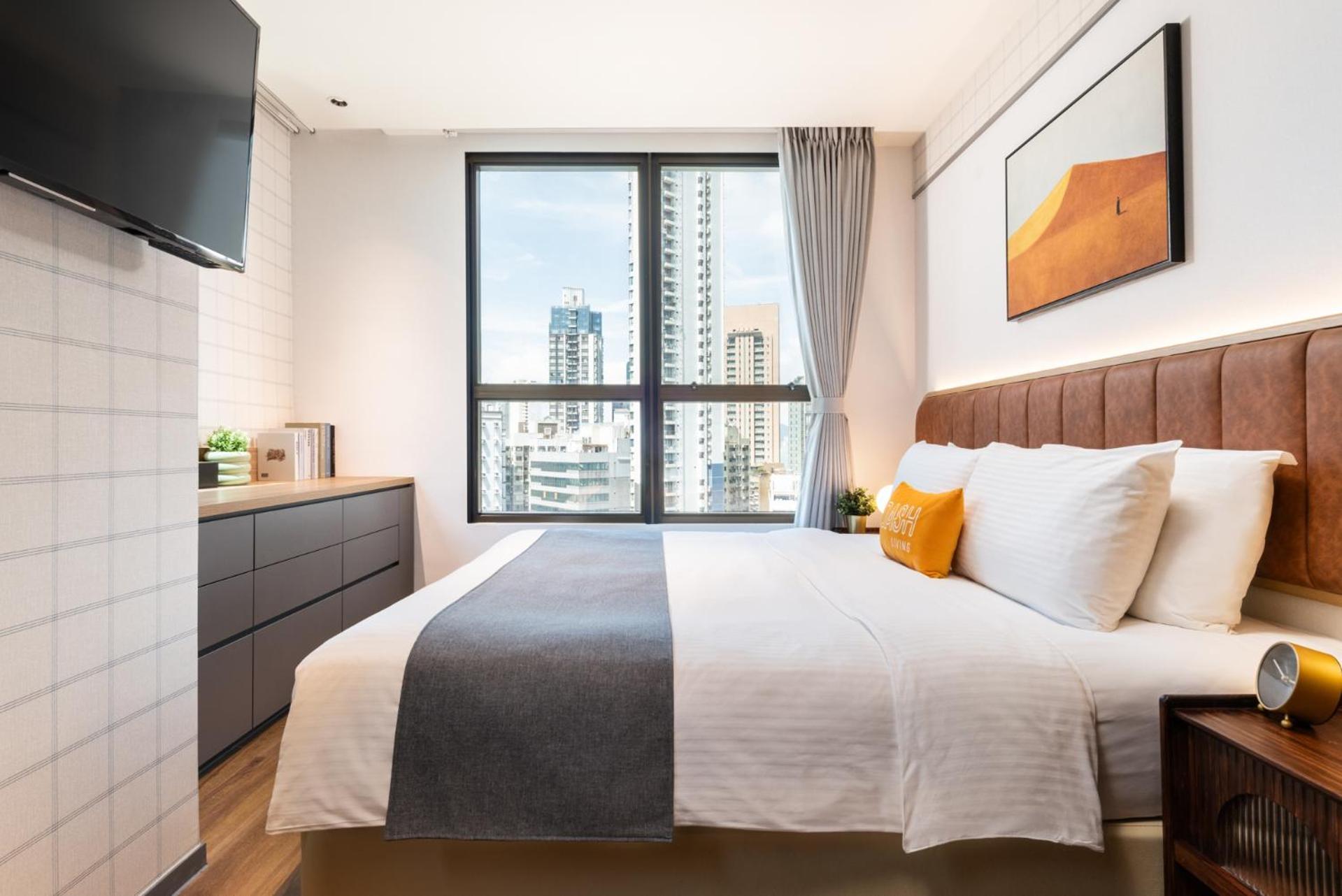 Hotel Dash Living On Hollywood