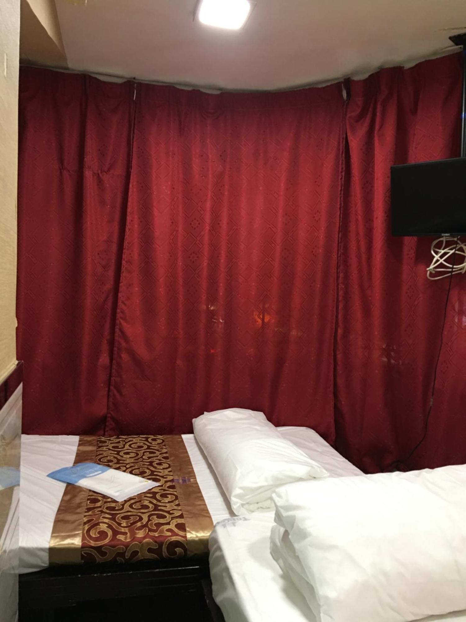 Temple Street Guest house *