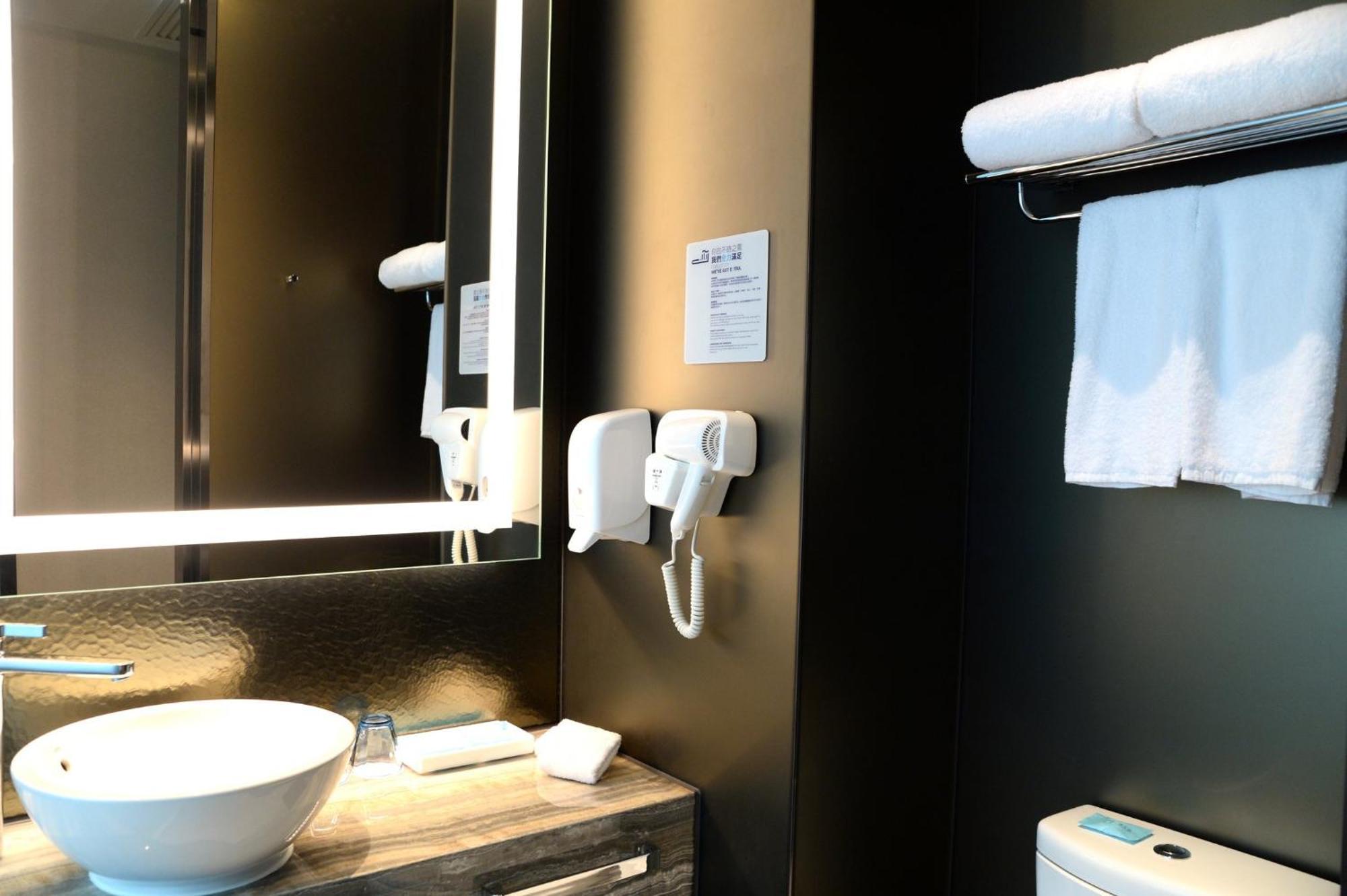 Hotel Express Kowloon Cbd2 By Ihg 3*