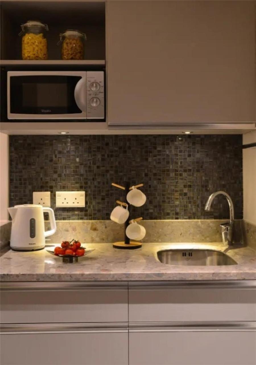 One Eighteen Apartment *