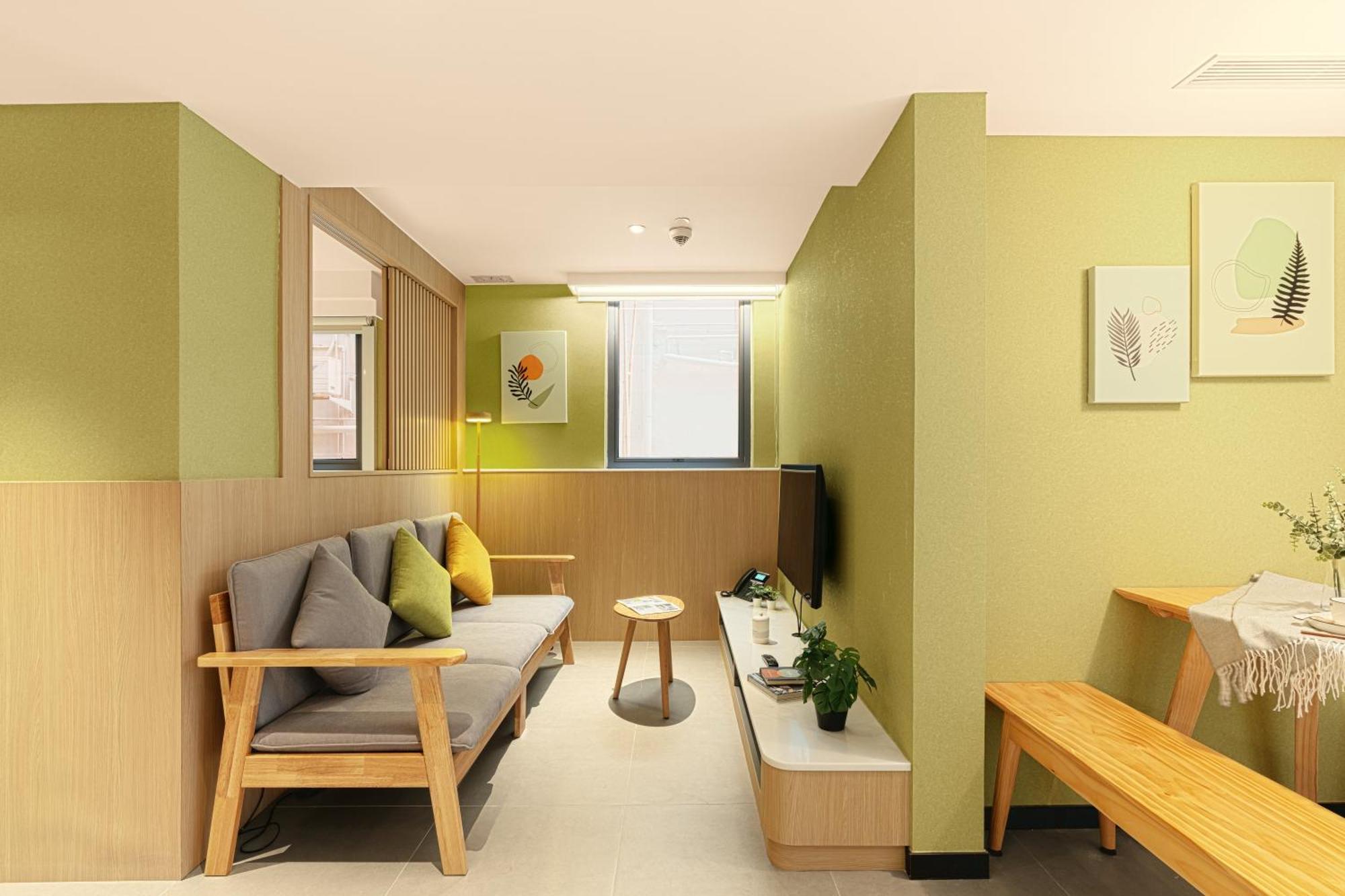 Urbanwood Ap Lei Chau 4*
