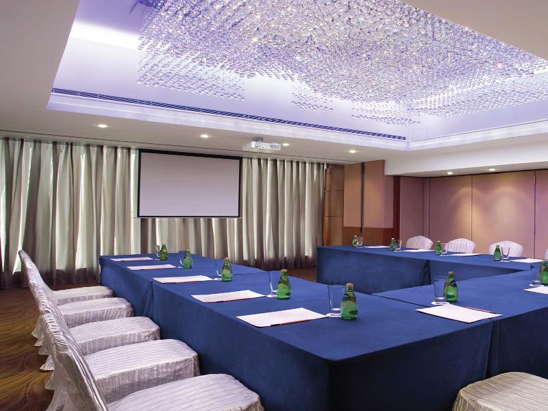 Harbour Plaza 8 Degrees Hotel 4*