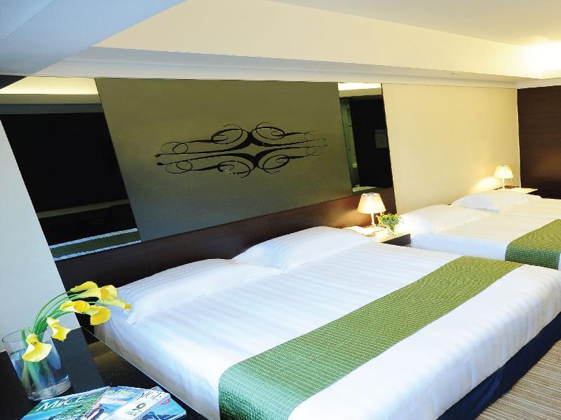 Harbour Plaza 8 Degrees Hotel 4*