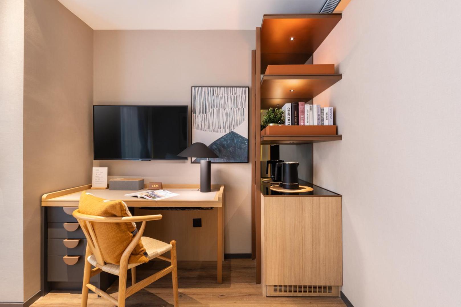 Dash Living On Prat Hotel 4*