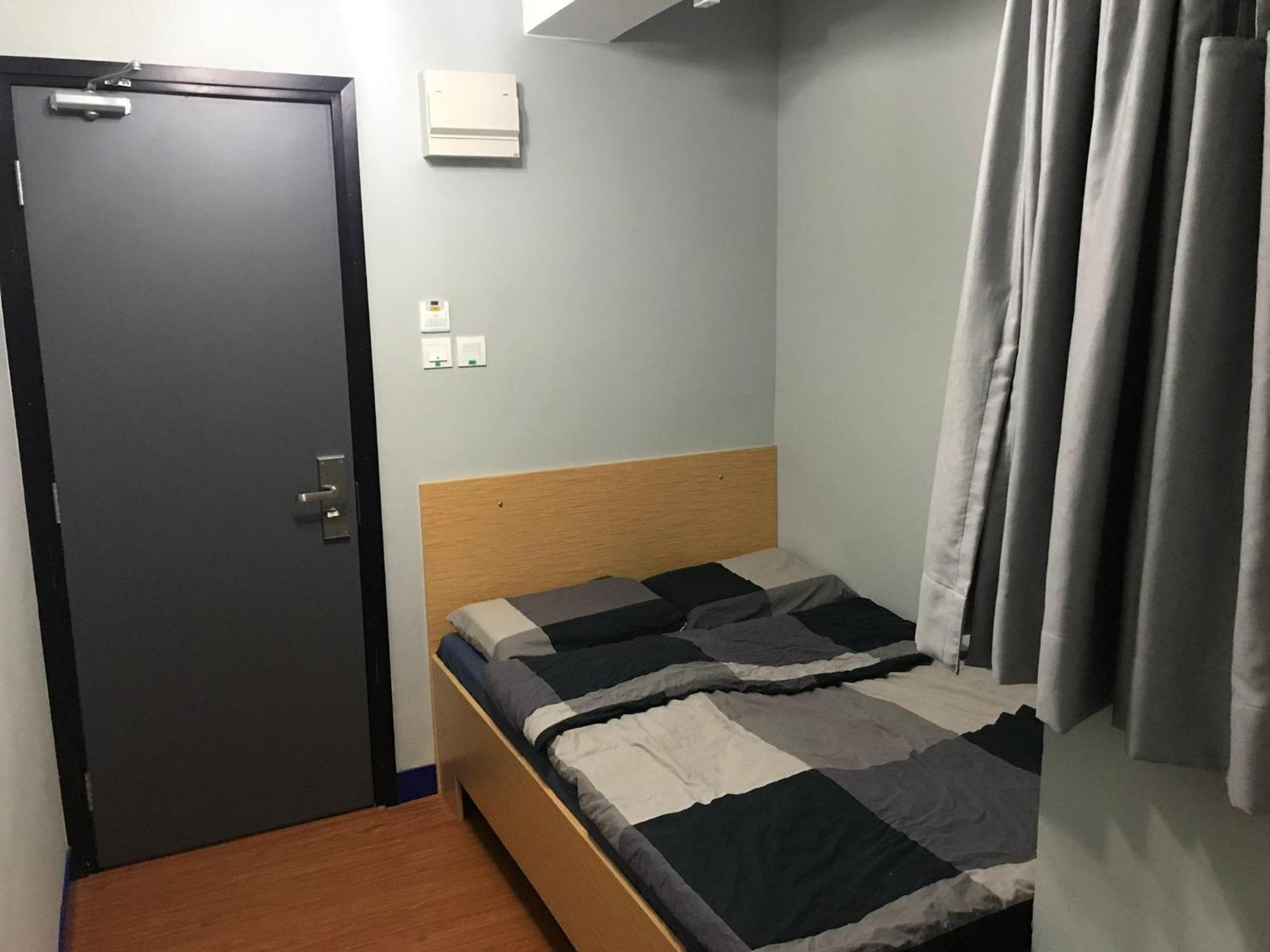 Hostel Check Hk *