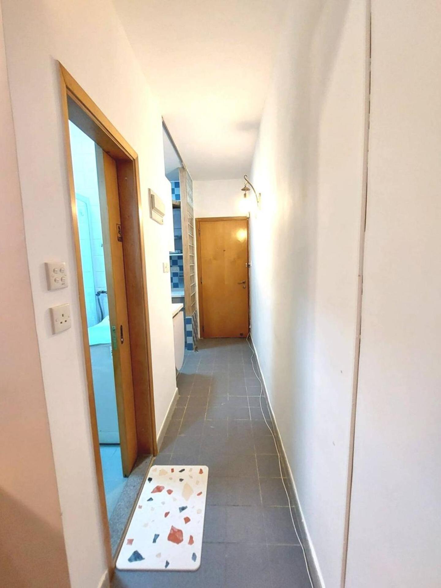 5 Minutes From Mtr Full Kitchen And Toilet With Elevator Apartment Hong Kong