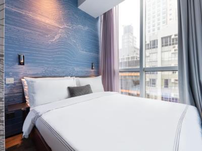 Hotel Dash Living On Queen's 4*