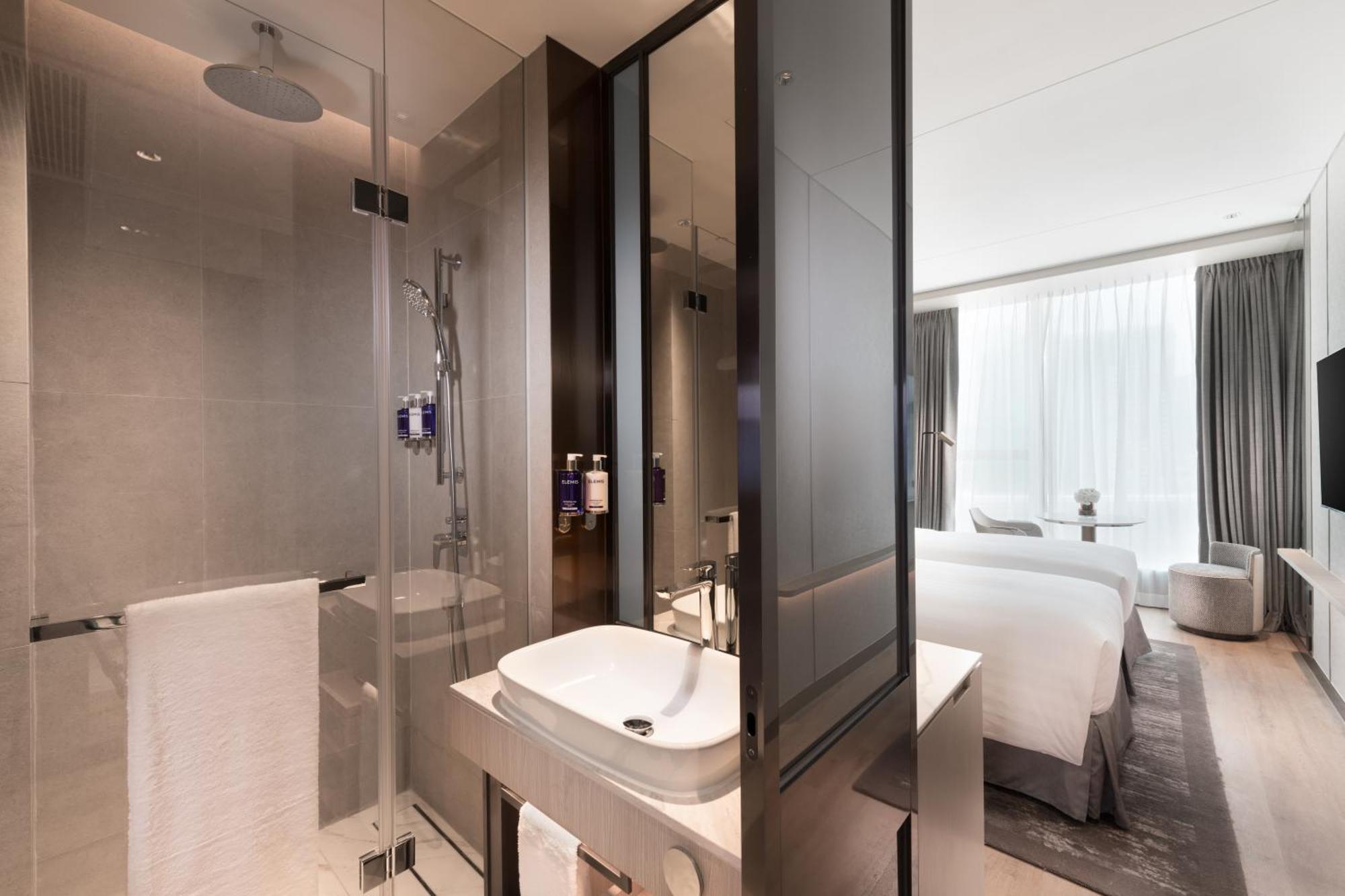 Hotel Dorsett Kai Tak 5*