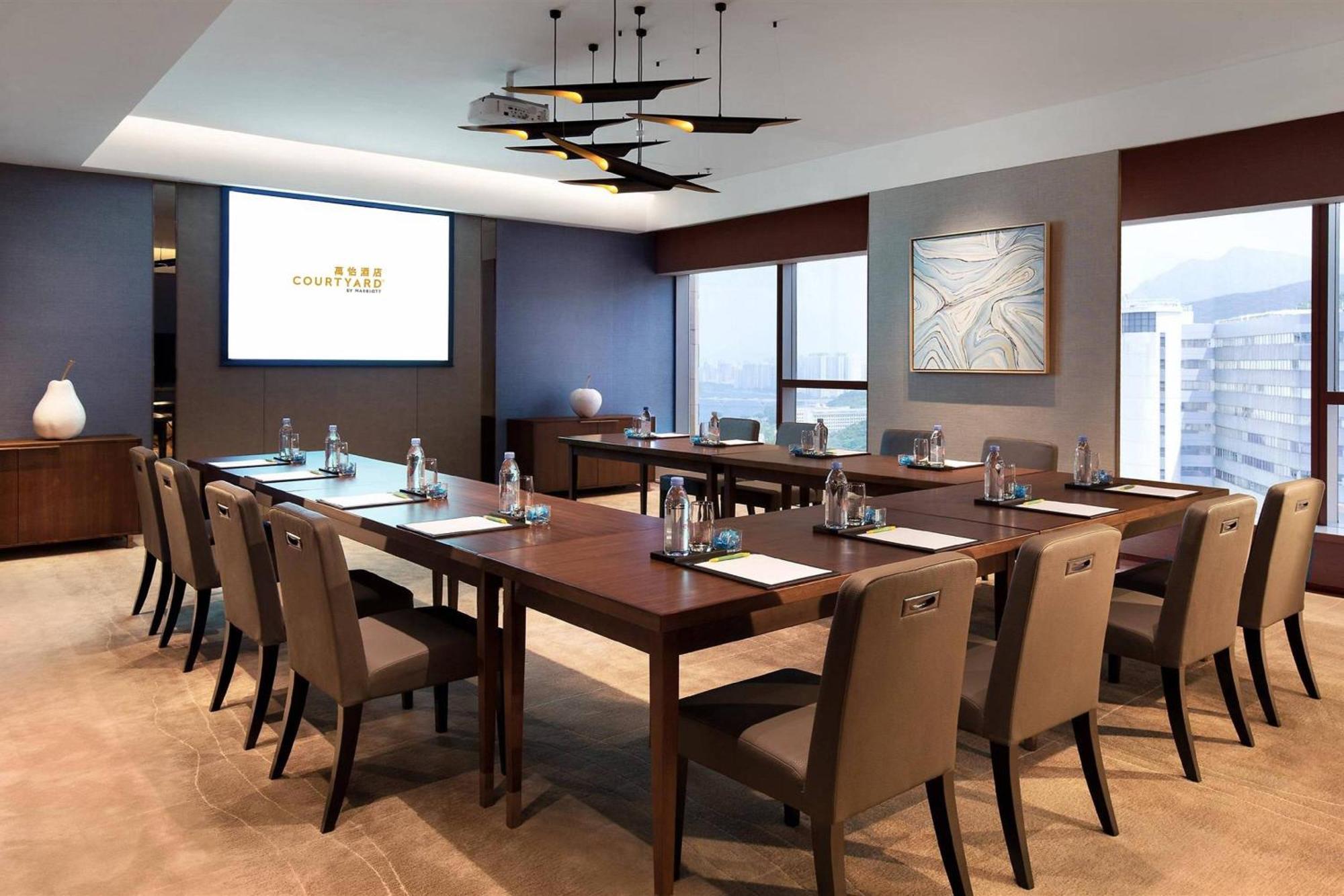 Courtyard By Marriott Sha Tin 4*