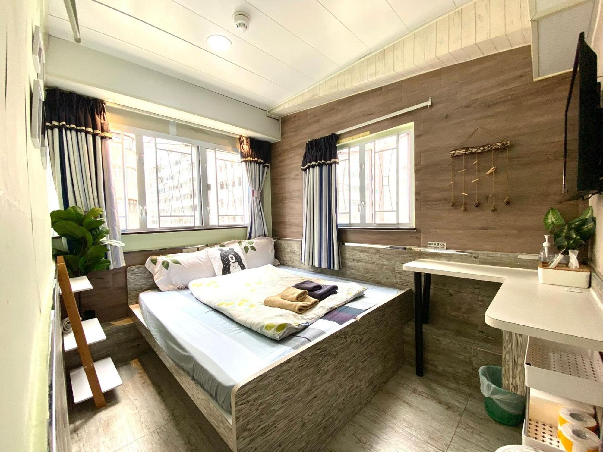 Hong Kong Hostel *