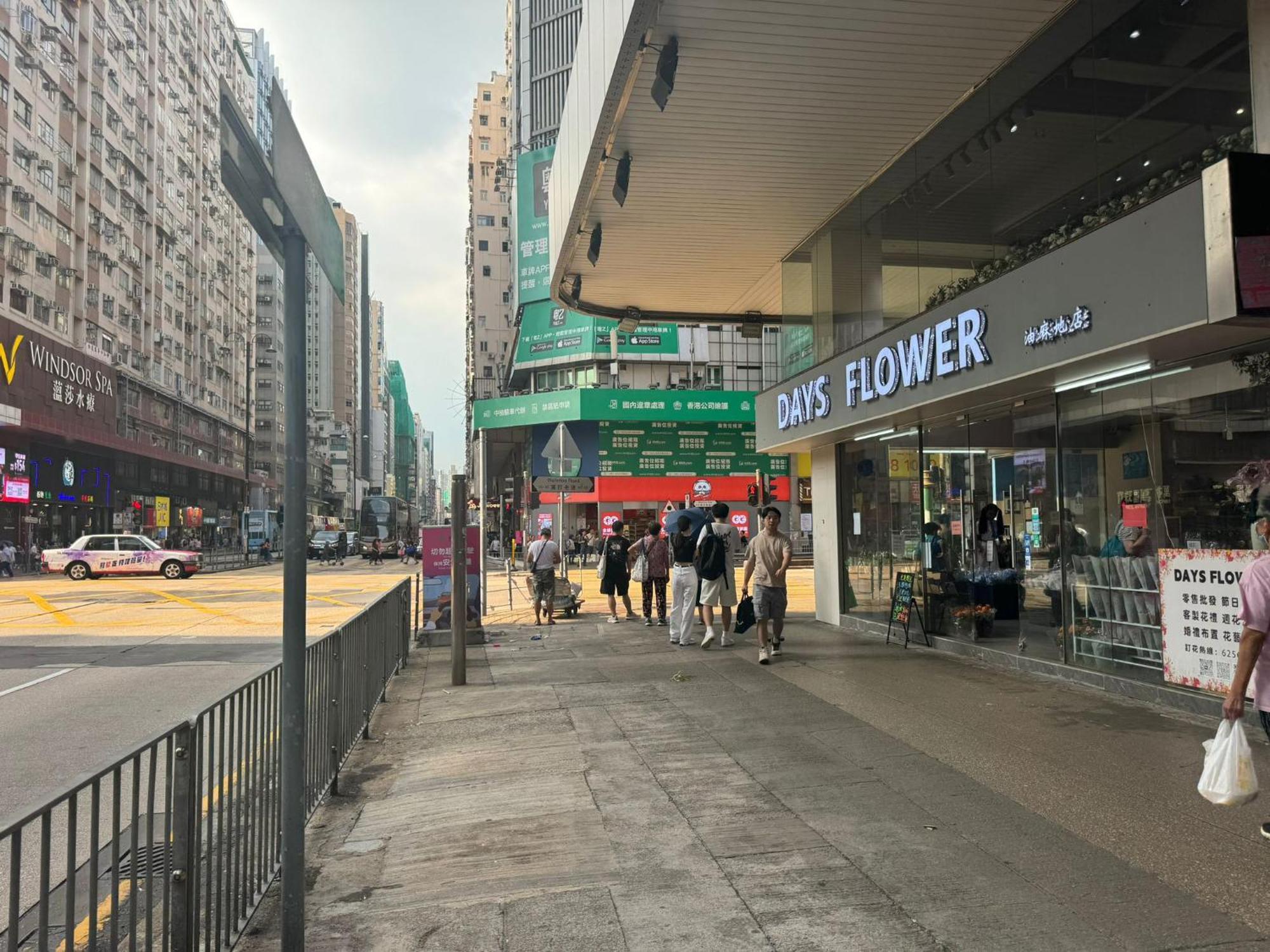 網紅琪寓 旺角最中心朗豪坊旁 正大街 地鐵口1分鐘兩房一廳一衛一廚可住4-6人 Hong Kong