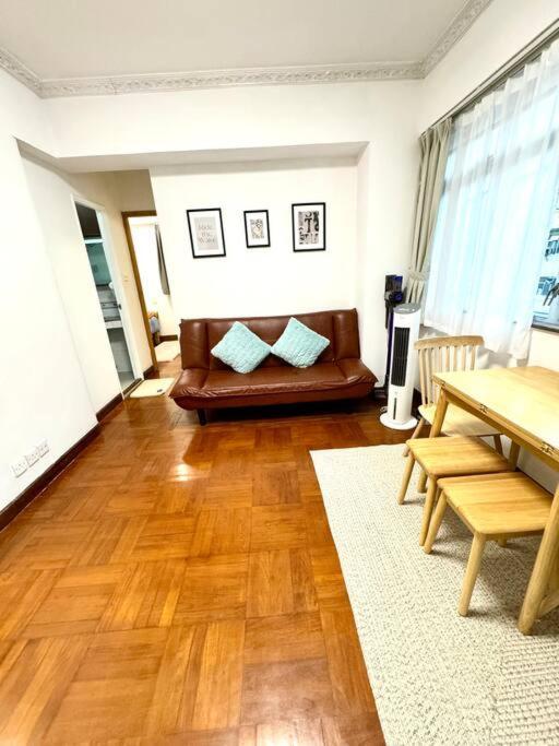 Apartamento 亞朵溫馨公寓3房1 廳7-9人 5張床 旺角中心 地鐵口 樓下就是 女人街 波鞋街鬧市打卡景點 Hong Kong