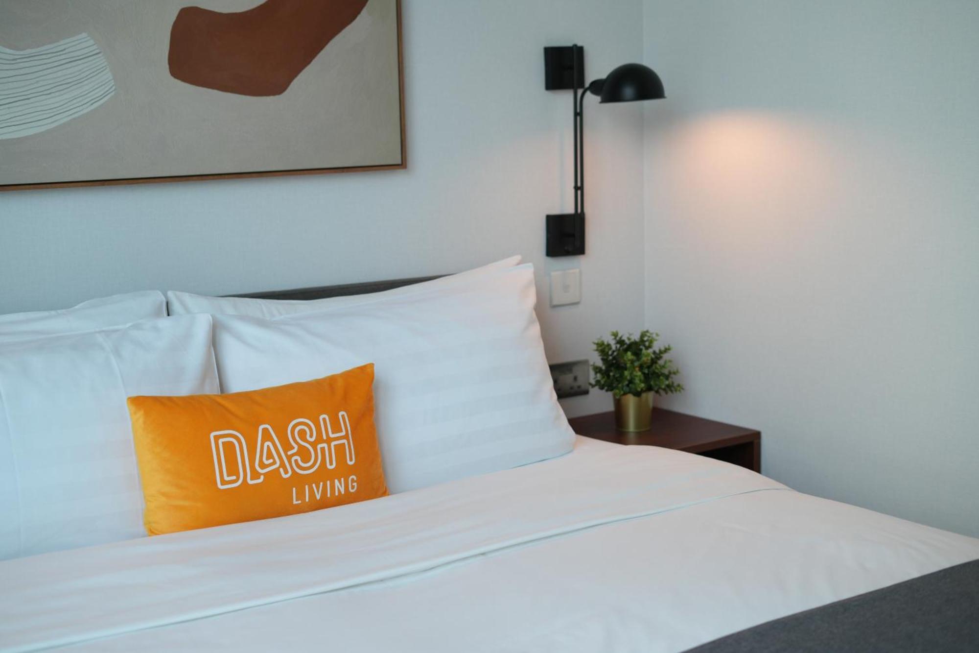 Hotel Dash Living On Queen's