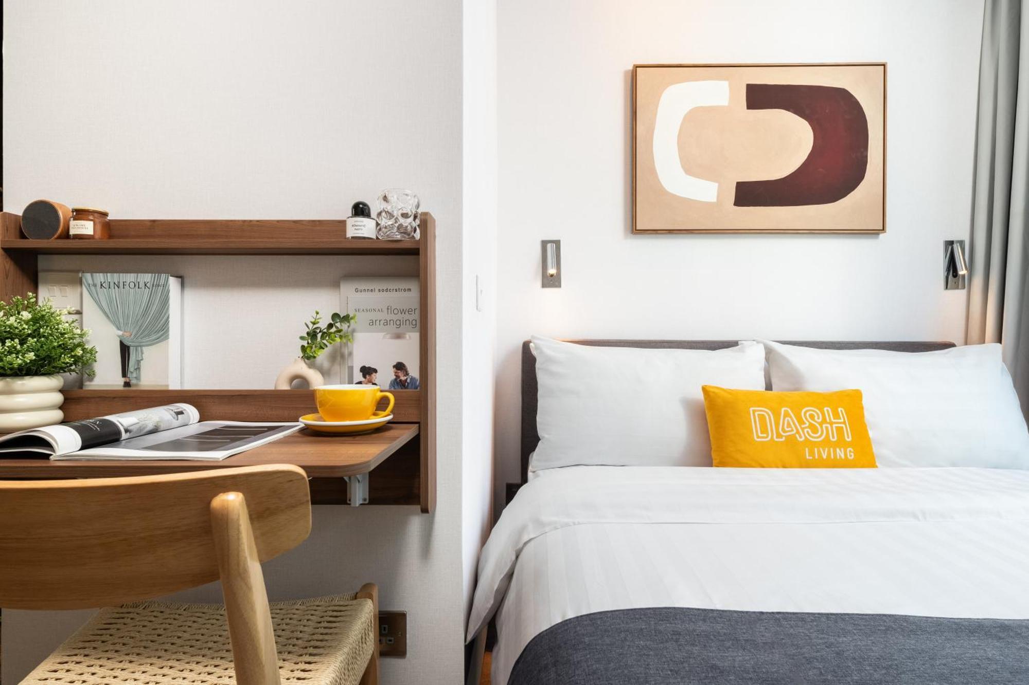 Dash Living On Queen's Hotel