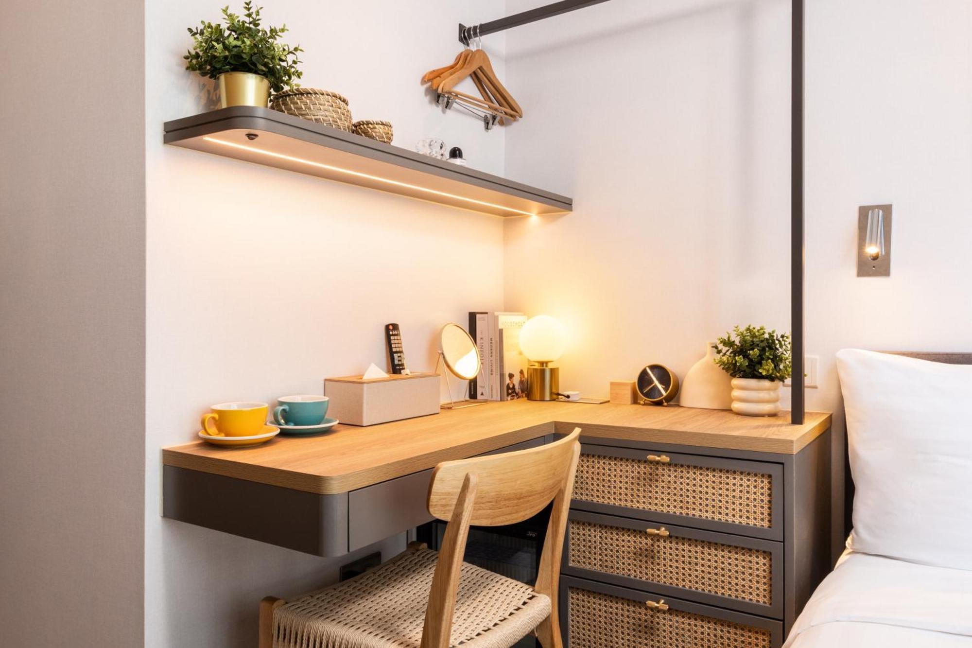 Dash Living On Queen's Hotel 4*