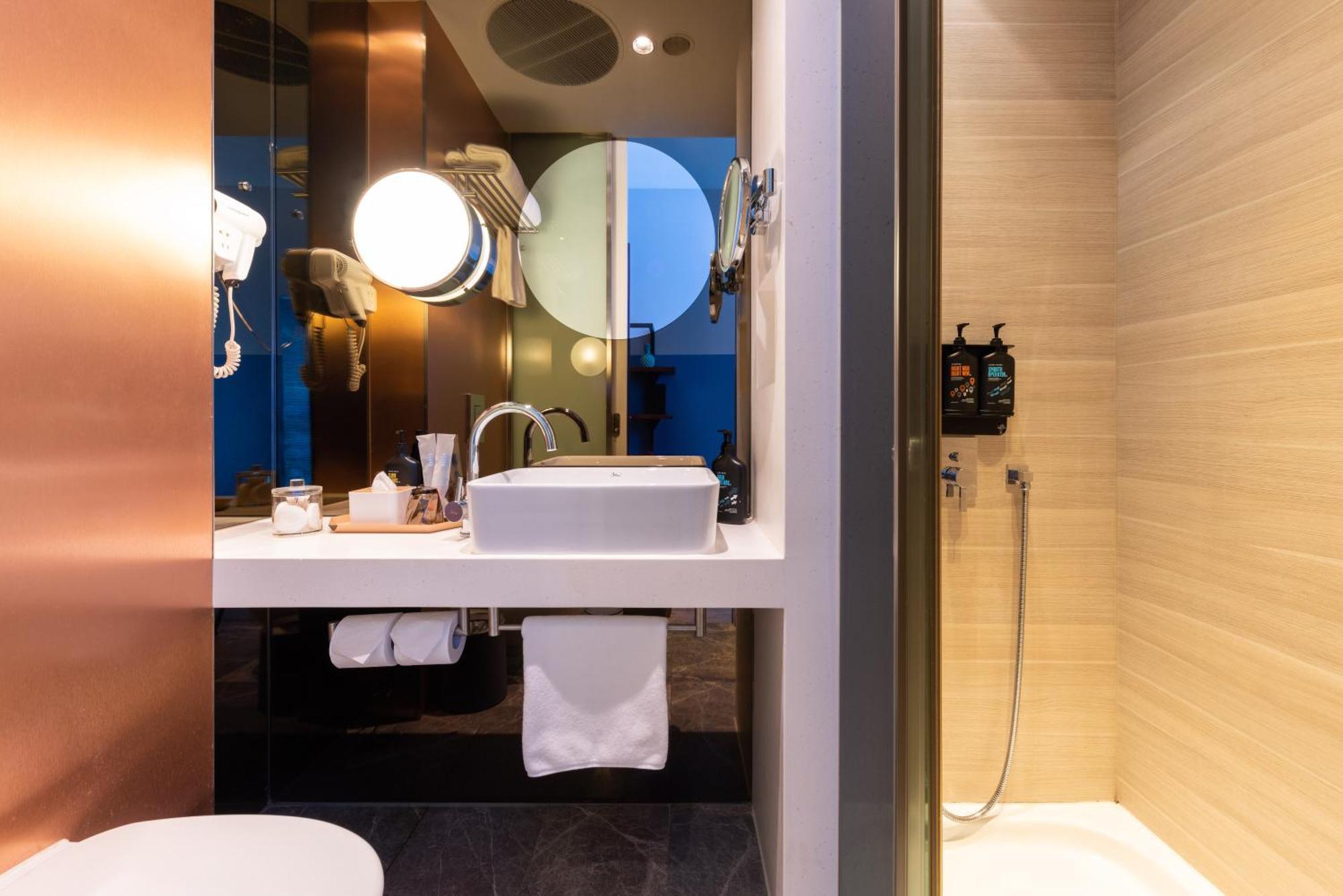 Hotel Dash Living On Queen's Hong Kong