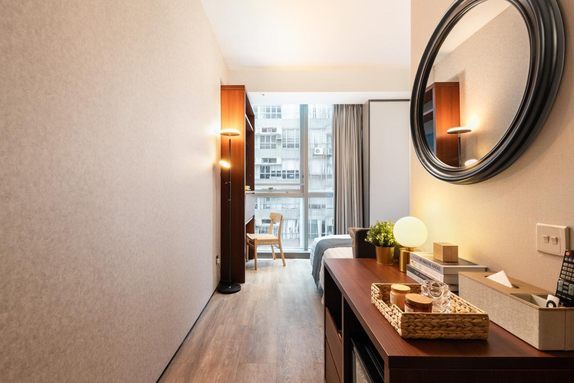 Hotel Dash Living On Queen's
