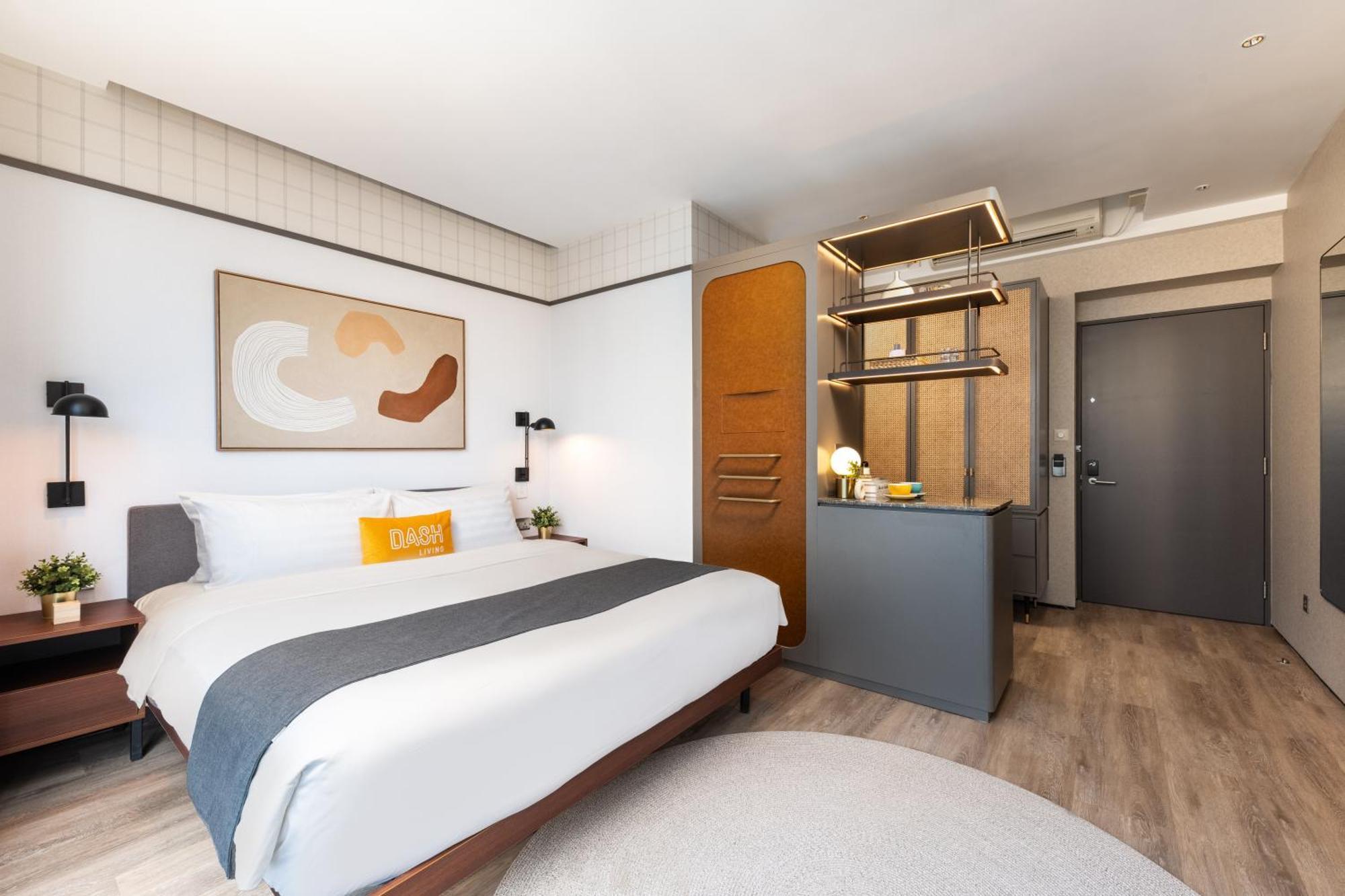 Dash Living On Queen's Hotel