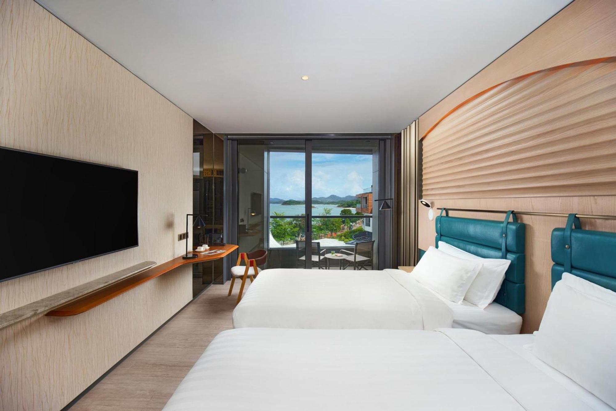 Wm Hong Kong, Vignette Collection Hotel 5*