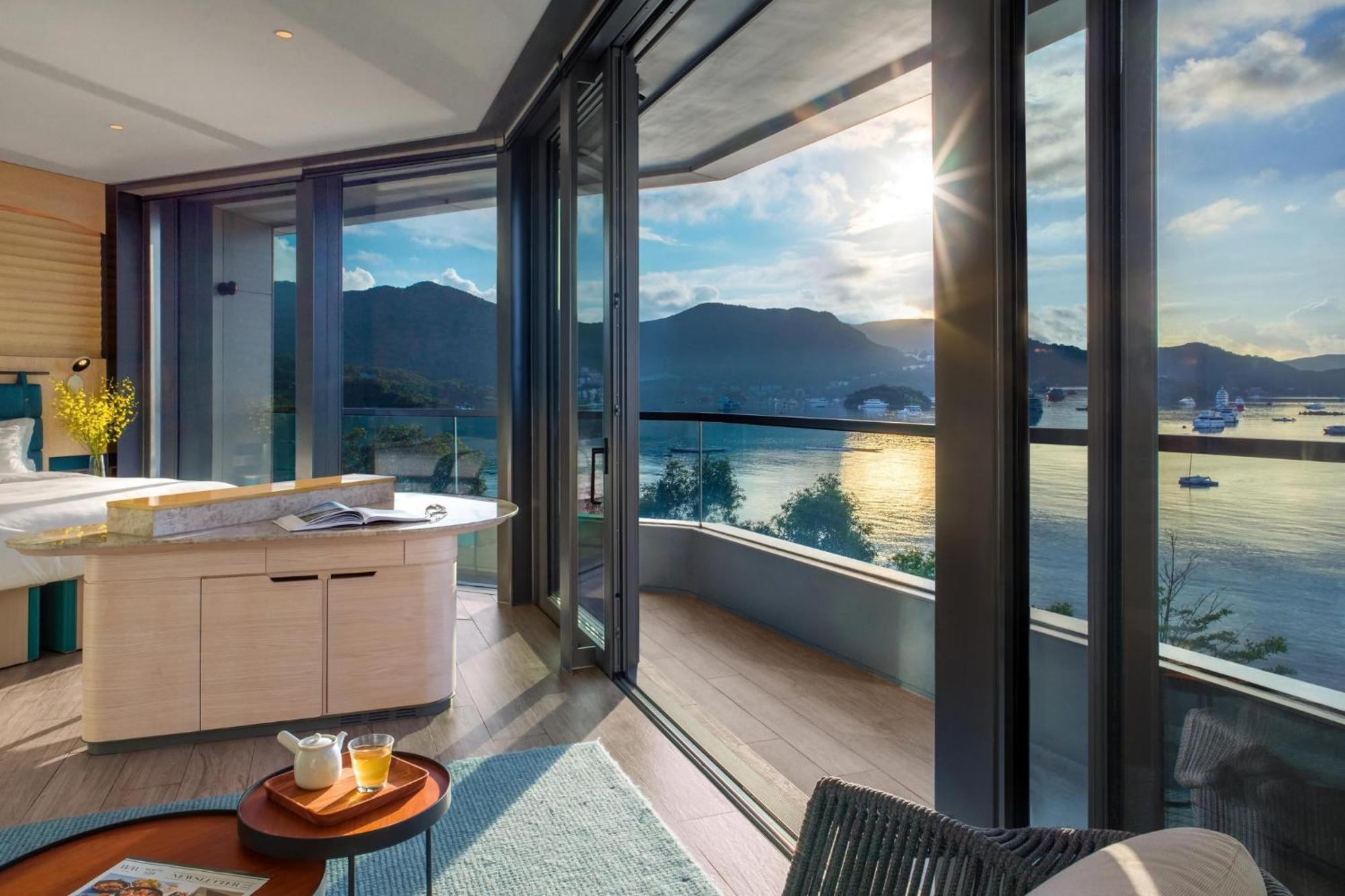 Wm Hong Kong, Vignette Collection 5*