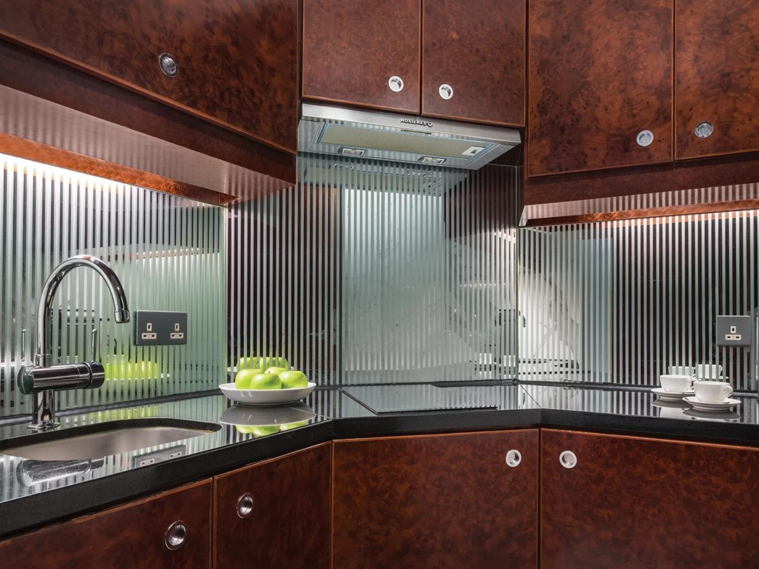Khách sạn Cordis, 5*