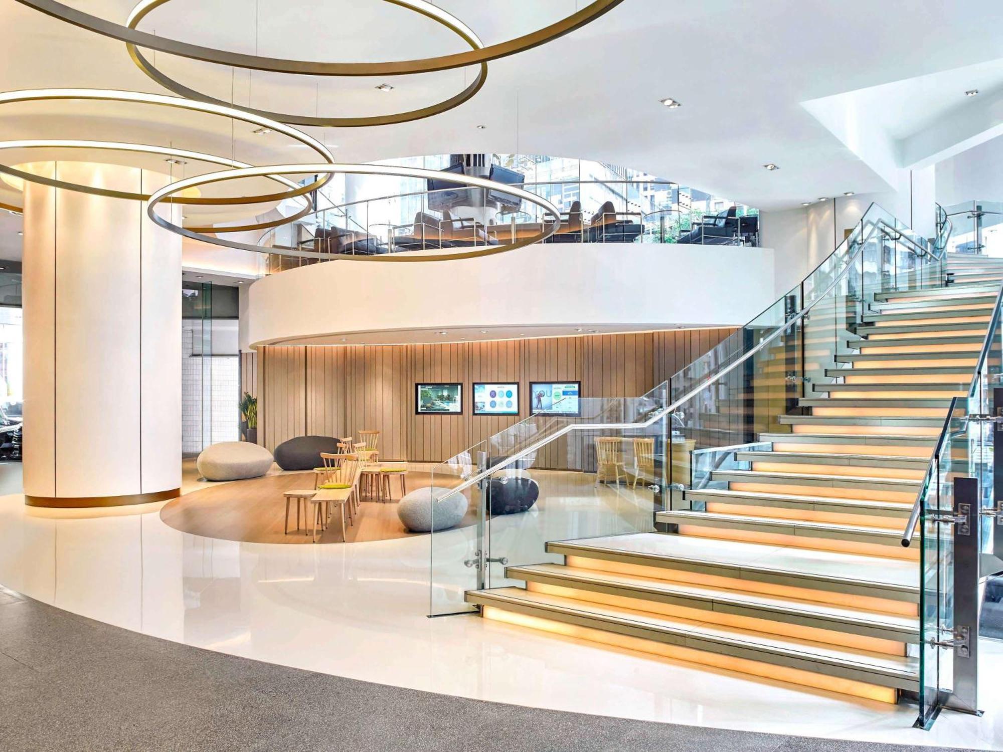 Novotel Century Hotel 4*