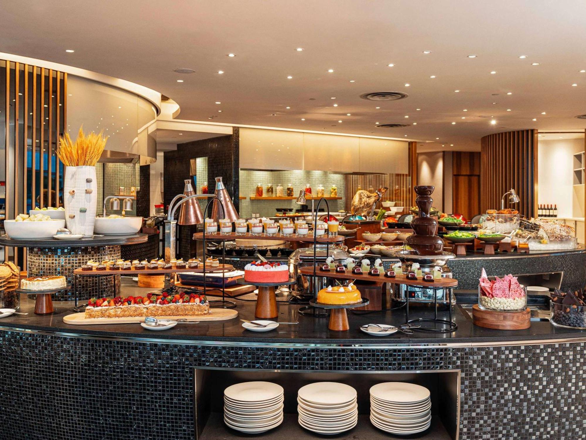 Novotel Century 4*