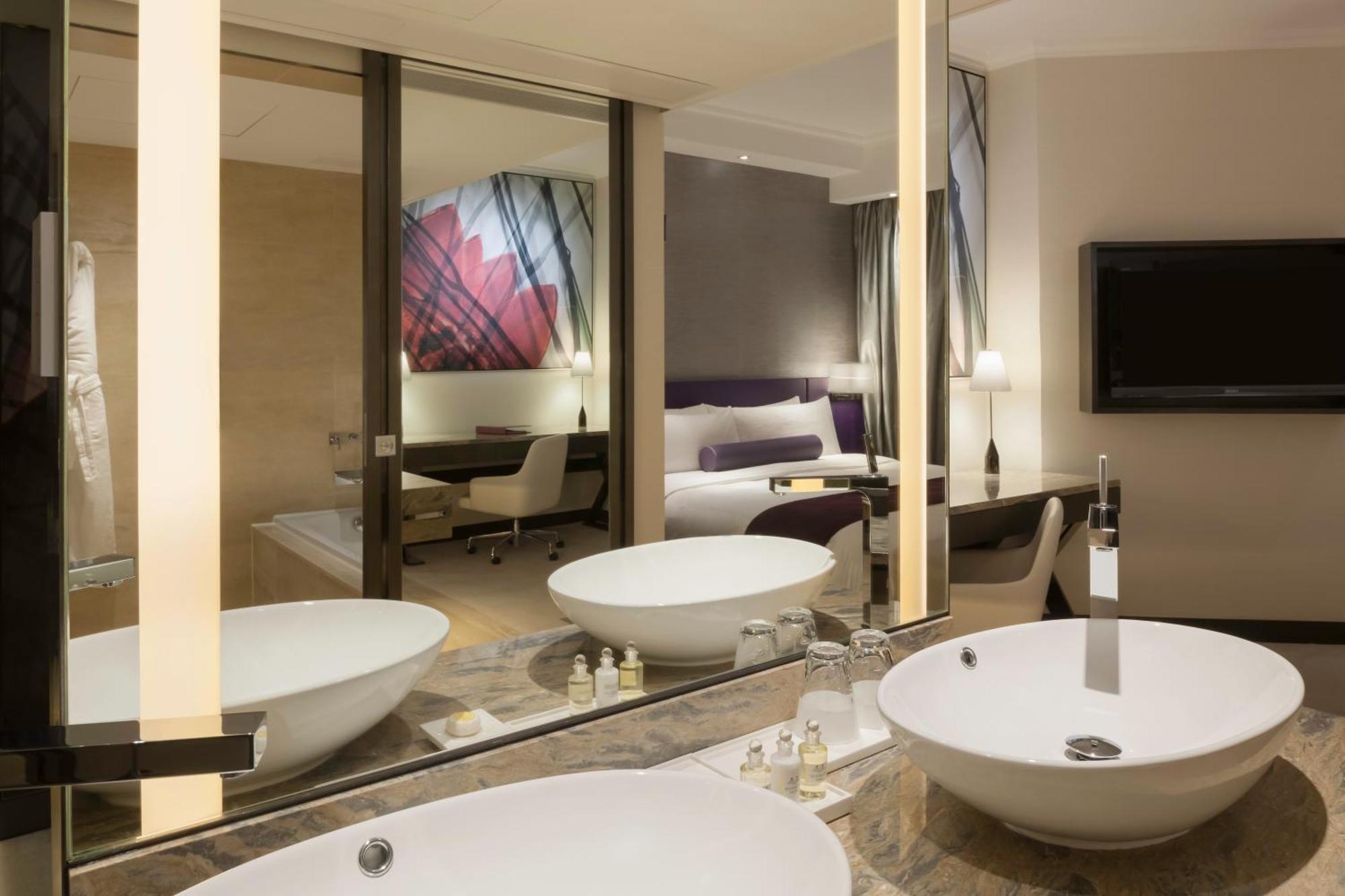 Gateway Hotel, Marco Polo