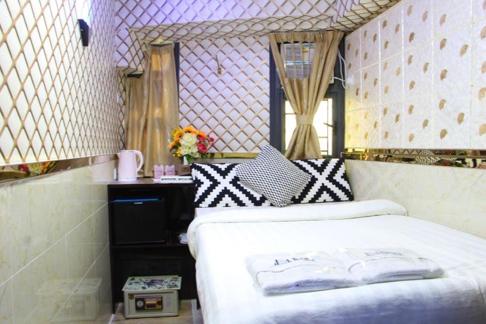 Temple Street Guest house *