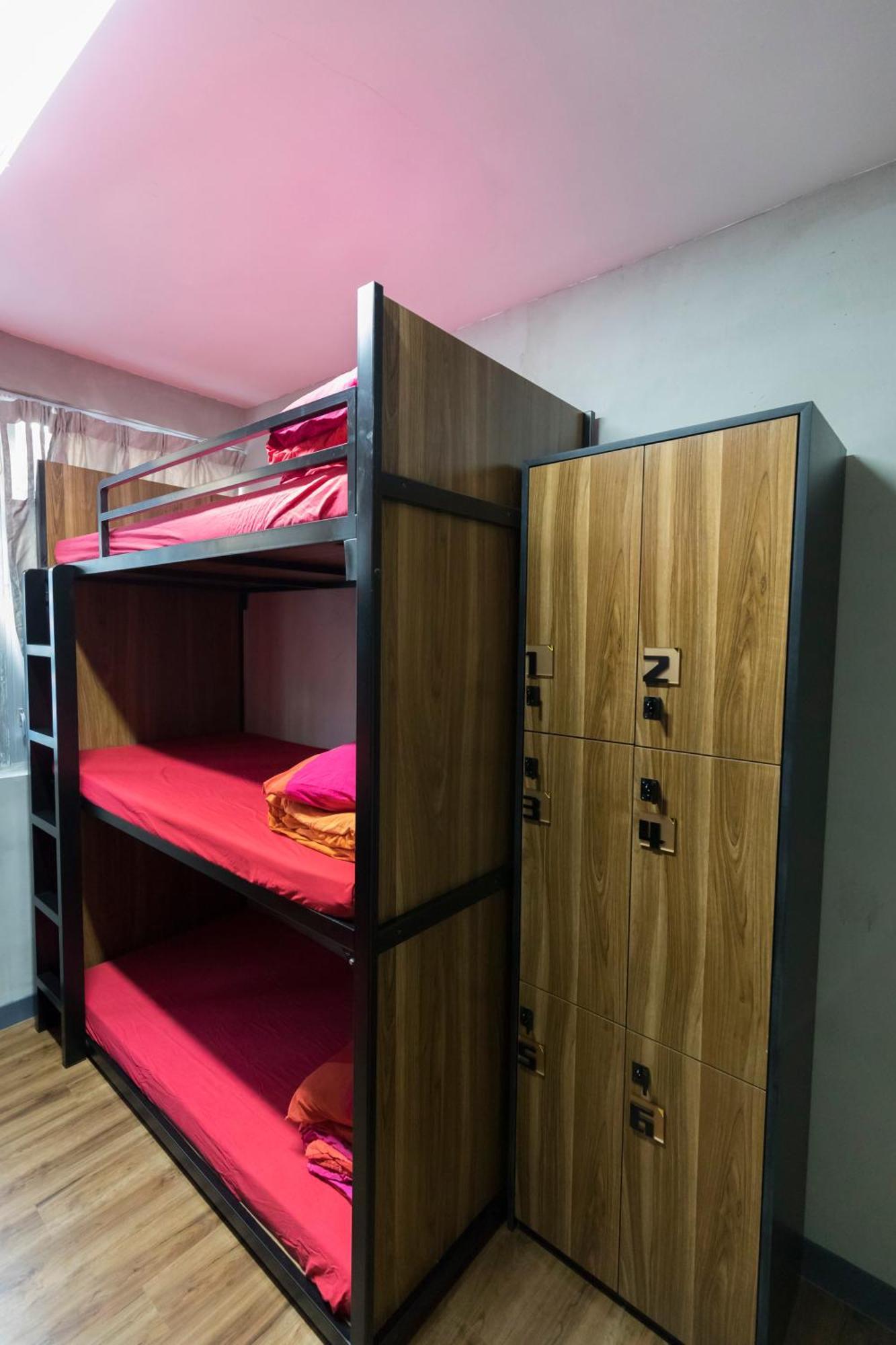 Hostel Check Hk *