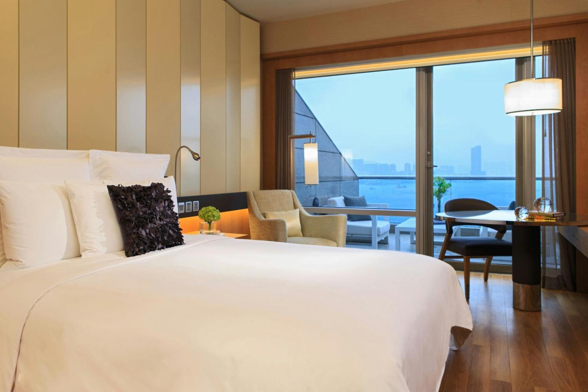 Renaissance Harbour View Hotel