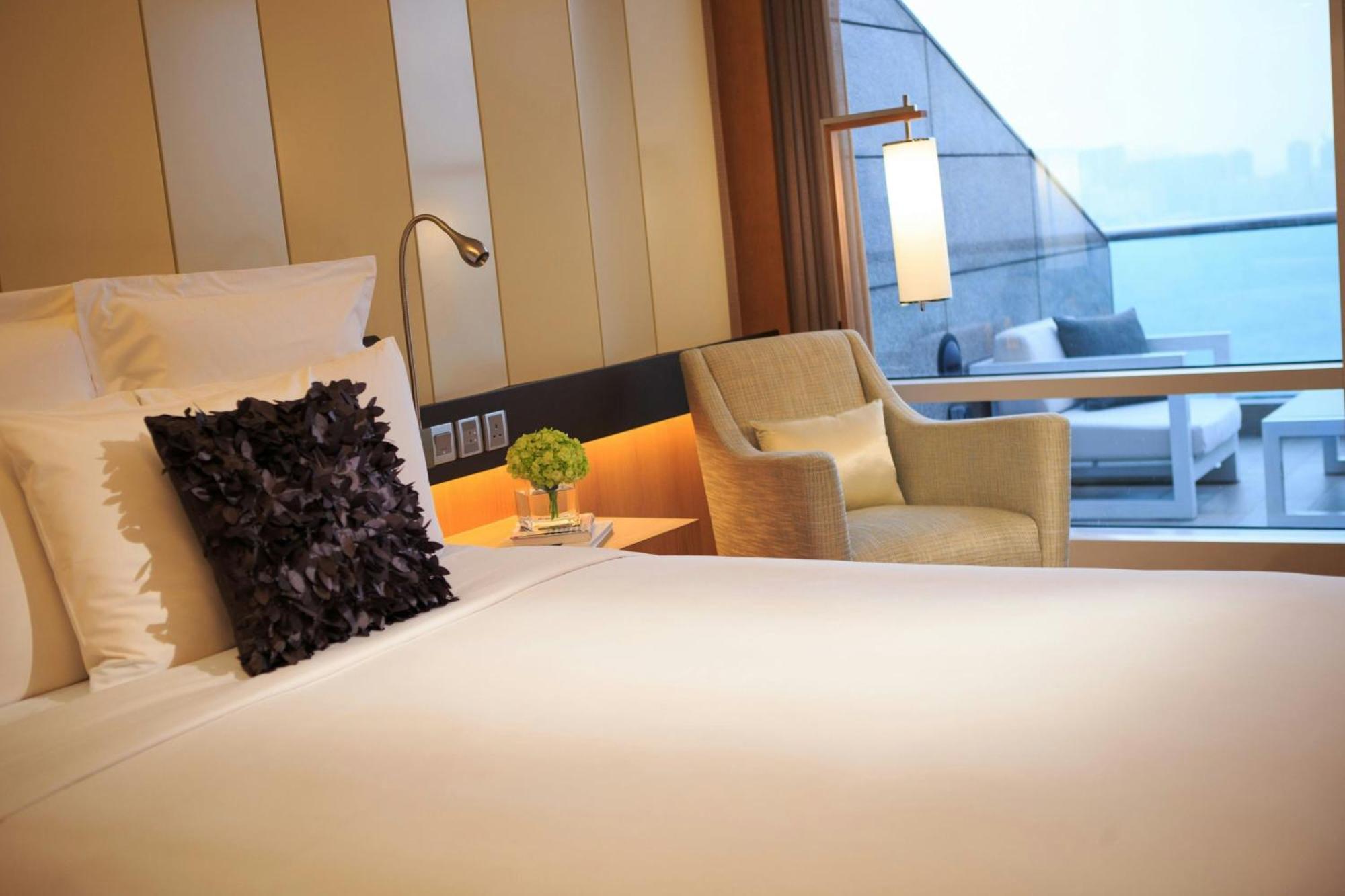 Renaissance Harbour View Hotel