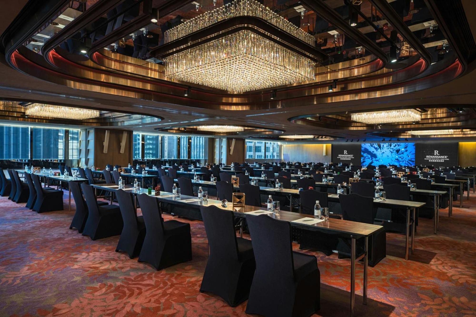 Renaissance Harbour View Hotel