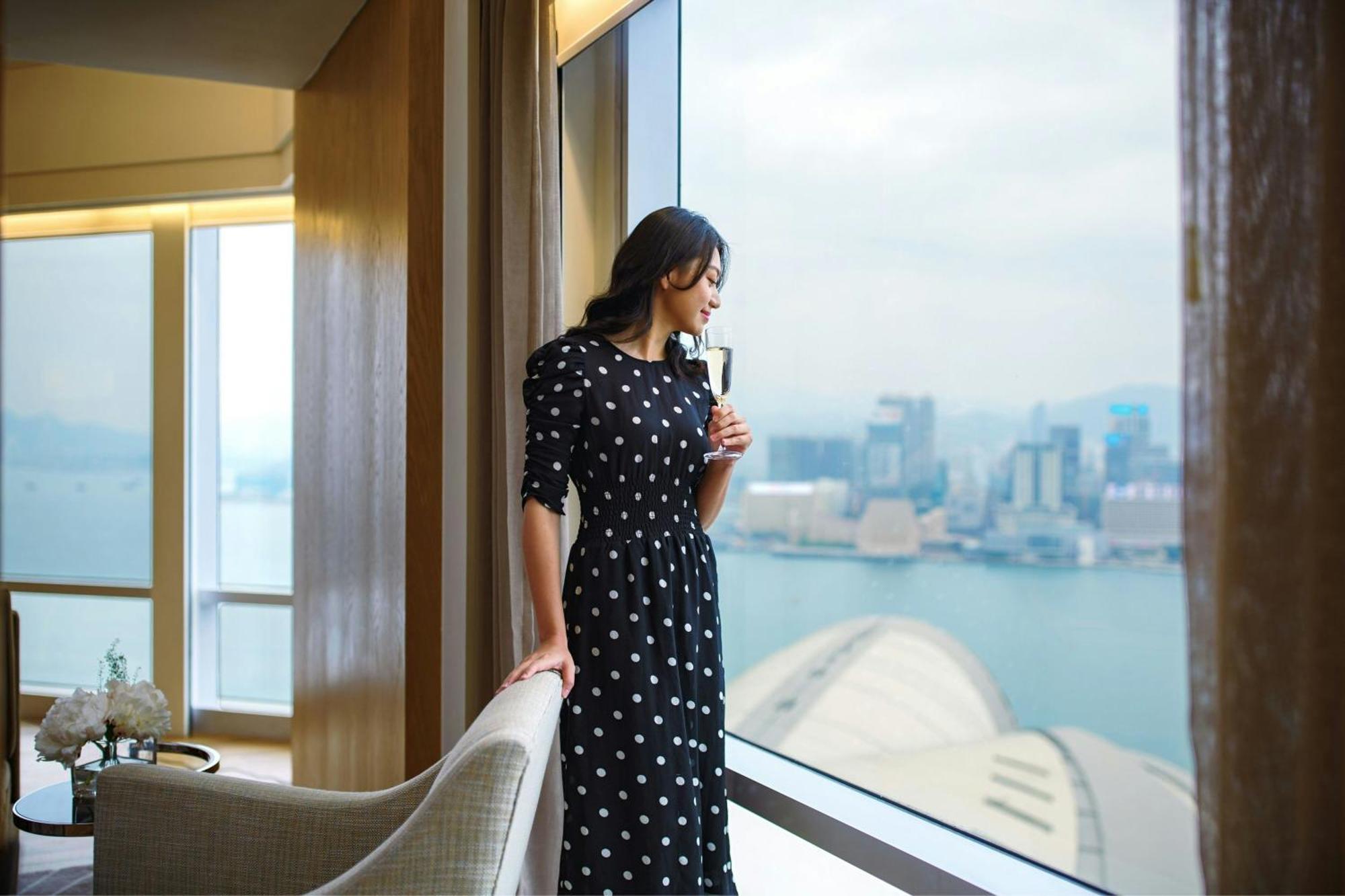 Renaissance Harbour View Hotel 5*
