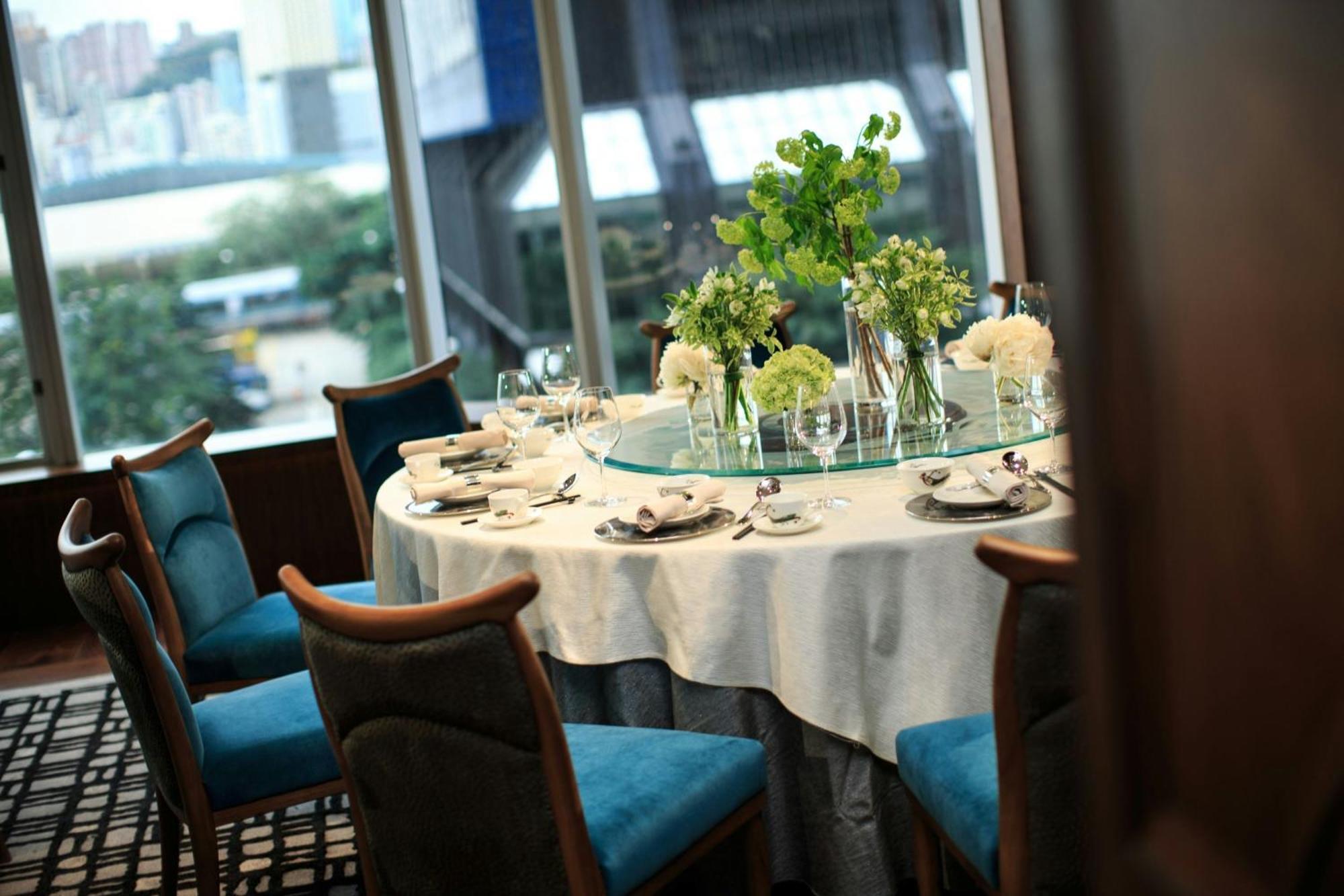 Renaissance Harbour View Hotel